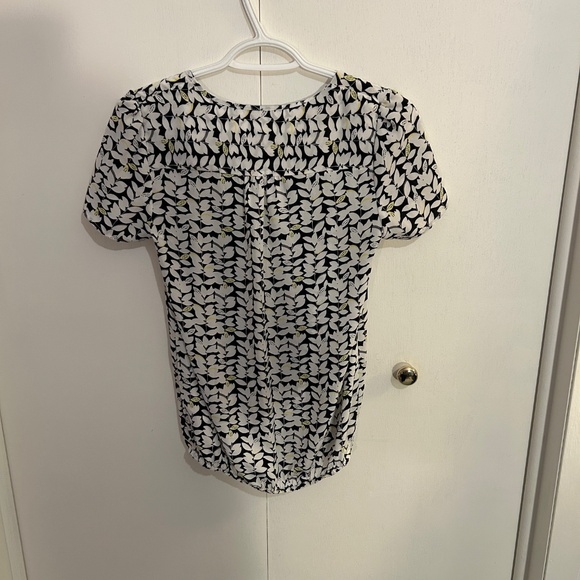 Ricki's Size 0 Petal Print Short Sleeve Blouse - Picture 5 of 9